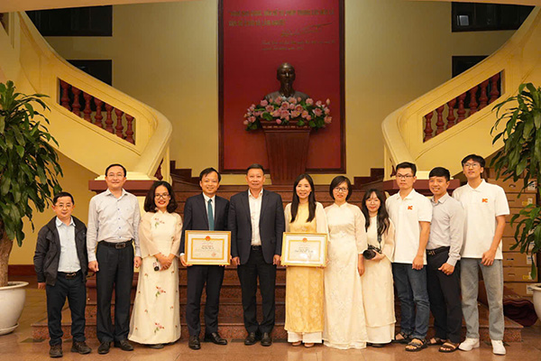 LuatVietnam nhận Bằng khen của Bộ trưởng Bộ Tư pháp