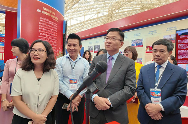 AI pháp luật được Bộ Tư pháp giới thiệu tại triển lãm Thành tựu đất nước